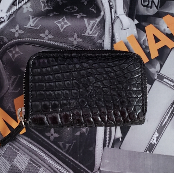 Gucci Genuine Crocodile Zippy Card Case - Picture 2 of 13